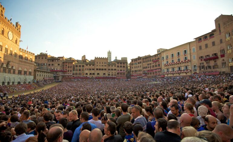 Ufficiale: La7 trasmetterà il Palio di Siena, commento affidato a Pierluigi Pardo