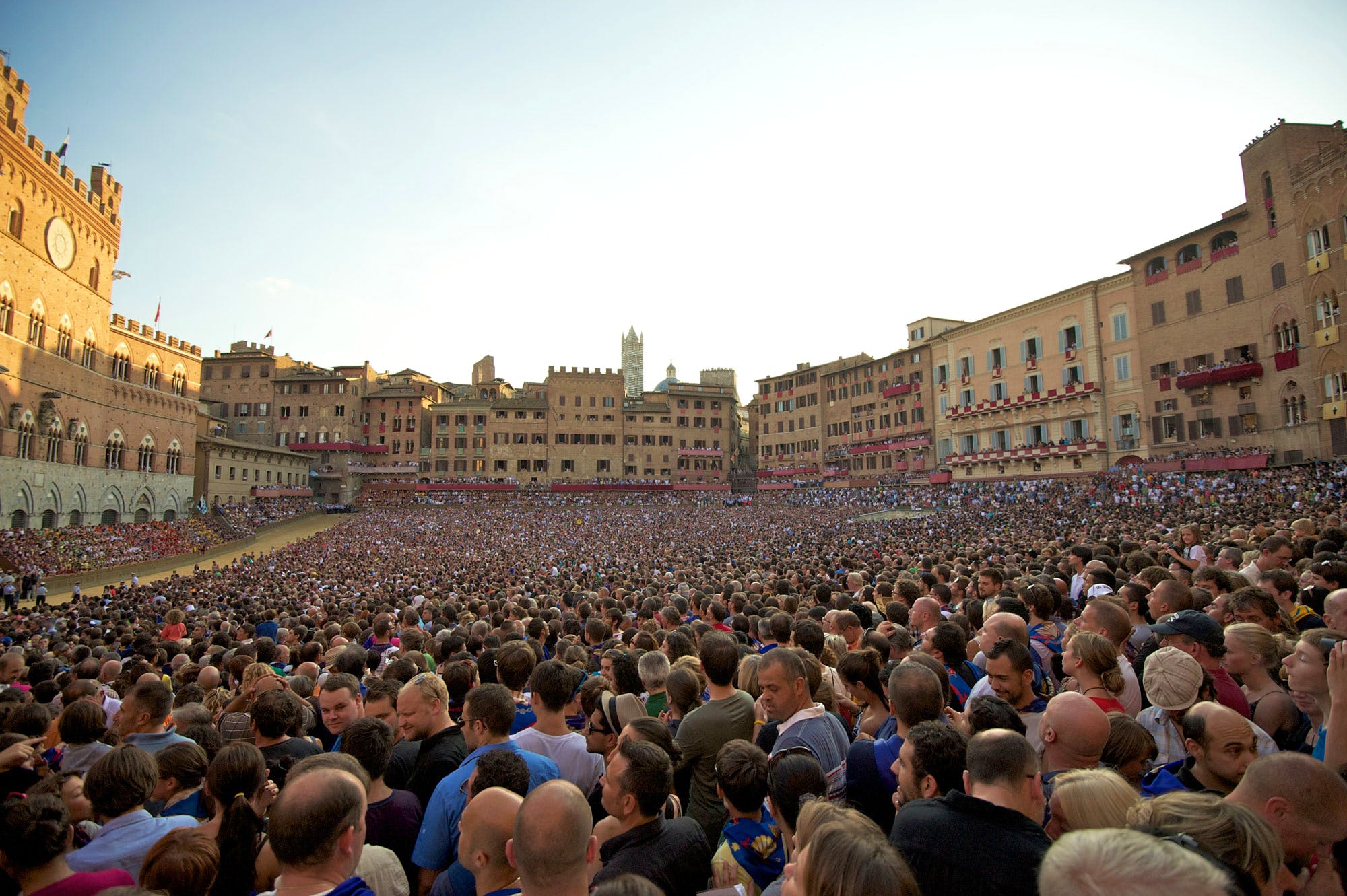 Ufficiale: La7 trasmetterà il Palio di Siena, commento affidato a Pierluigi Pardo