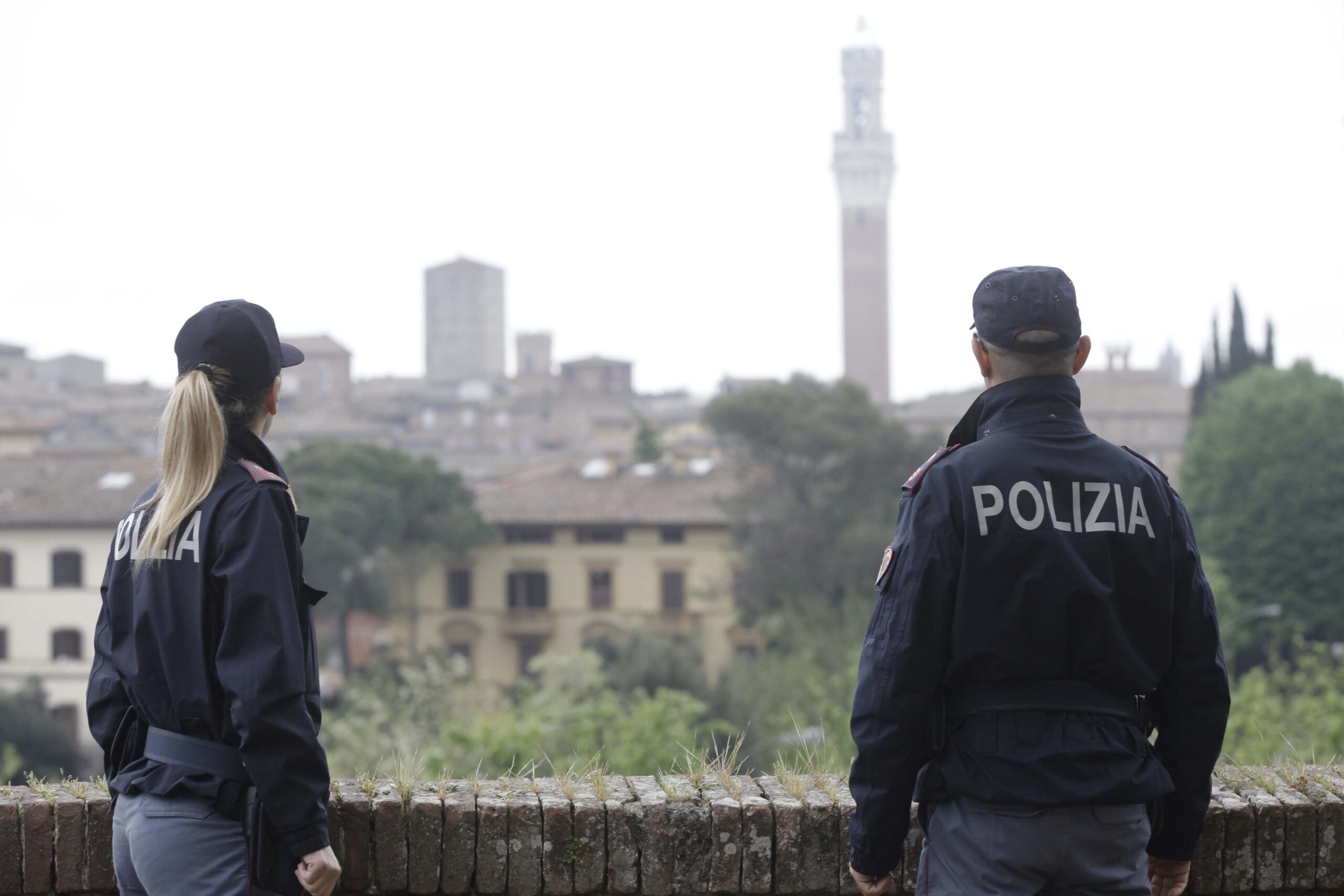 Detenzione e spaccio di droga: la Polizia di Siena esegue 6 misure cutelari, 18 gli indagati