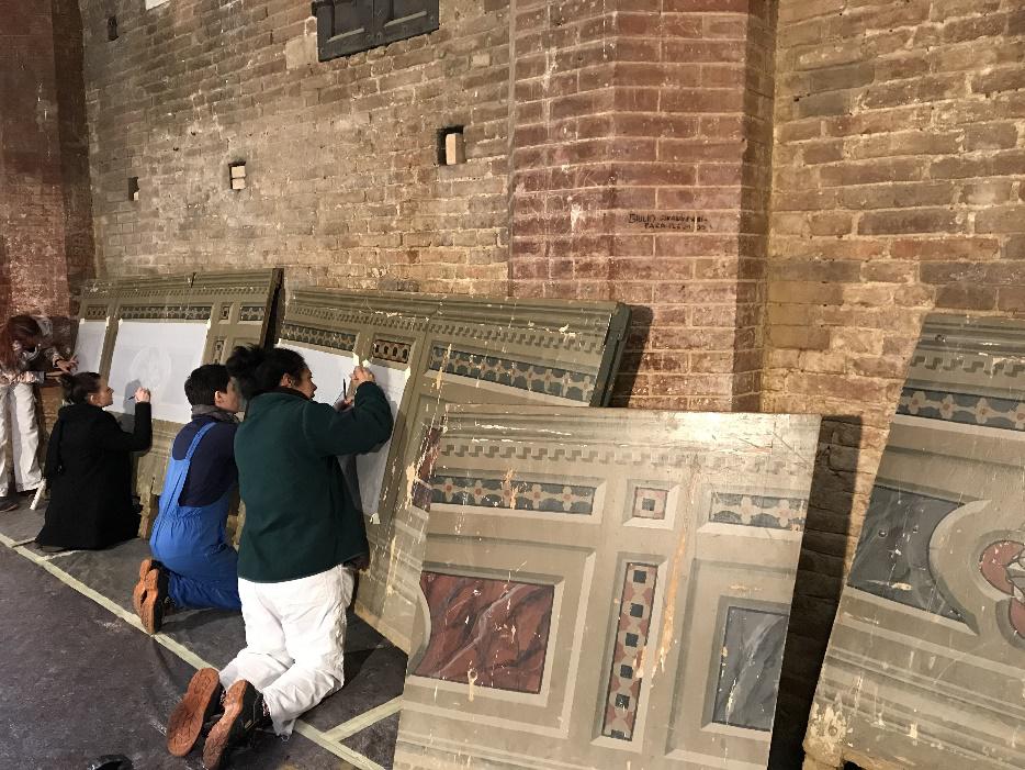 Collaborazione fra Comune di Siena e Scuola Edile  per il restauro pannelli del palco di Palazzo Berlinghieri