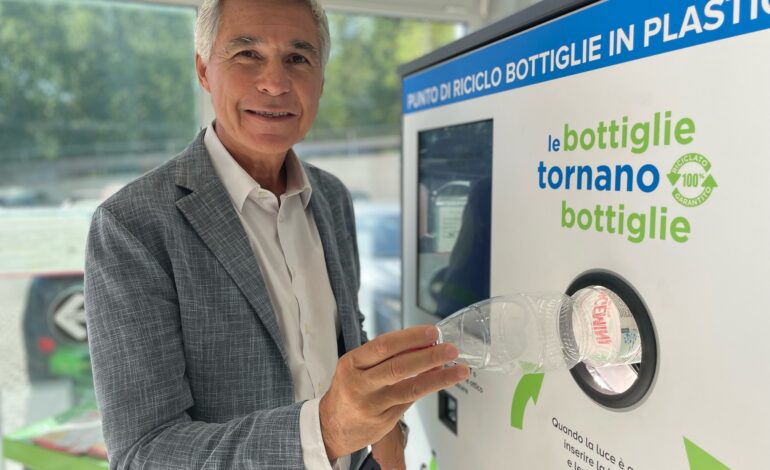 Al Carrefour Superstore di Siena arriva l’ecocompattatore per il riciclo delle bottiglie di plastica