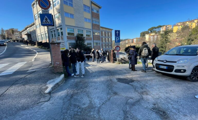 Terremoto, a Siena studenti evacuati in alcune scuole, in altre le lezioni proseguono