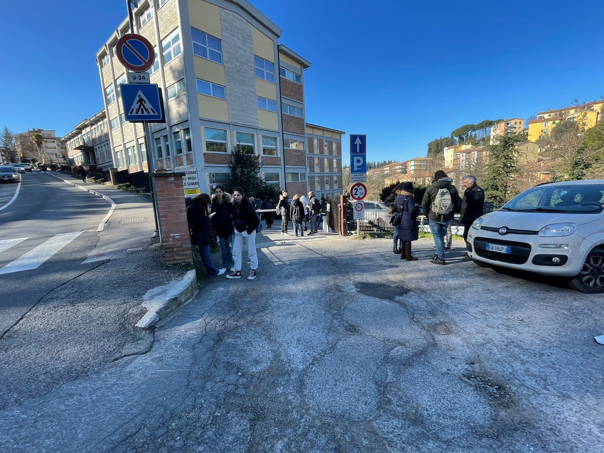 Terremoto, a Siena studenti evacuati in alcune scuole, in altre le lezioni proseguono