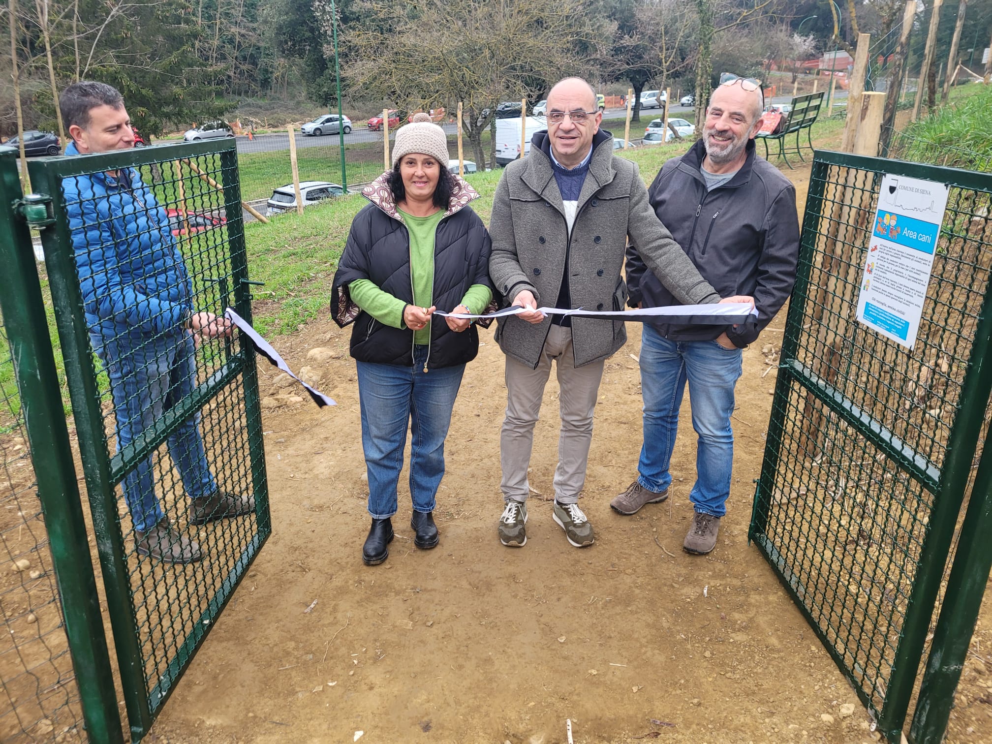 Inaugurata la nuova area cani nel quartiere di Scacciapensieri