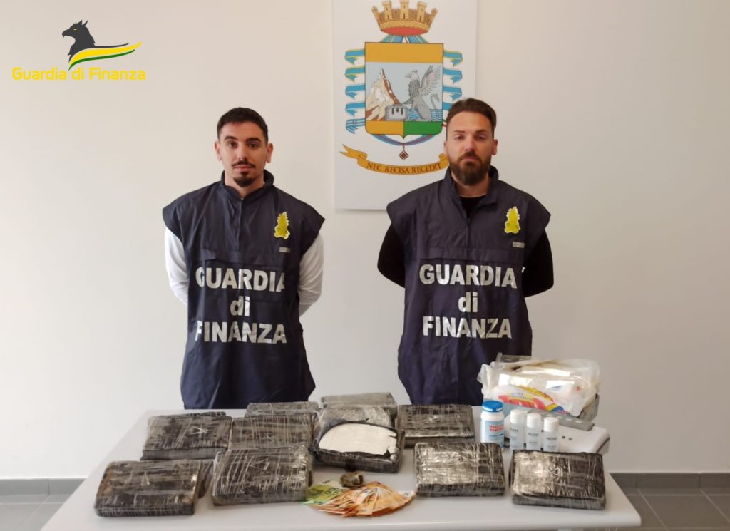 Guardia di Finanza Siena, sequestrati 20 chili di cocaina: 2 arresti