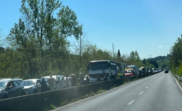 Incidente in tangenziale, traffico deviato sulla Cassia