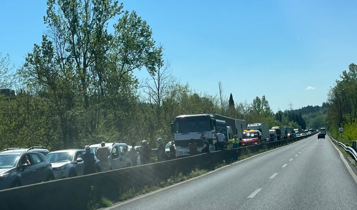 Incidente in tangenziale, traffico deviato sulla Cassia