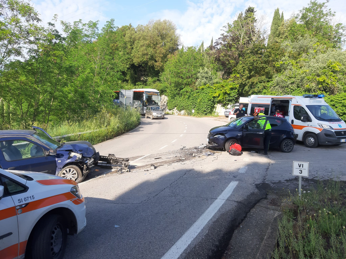 Incidente a Montepulciano: macchine distrutte, tre feriti