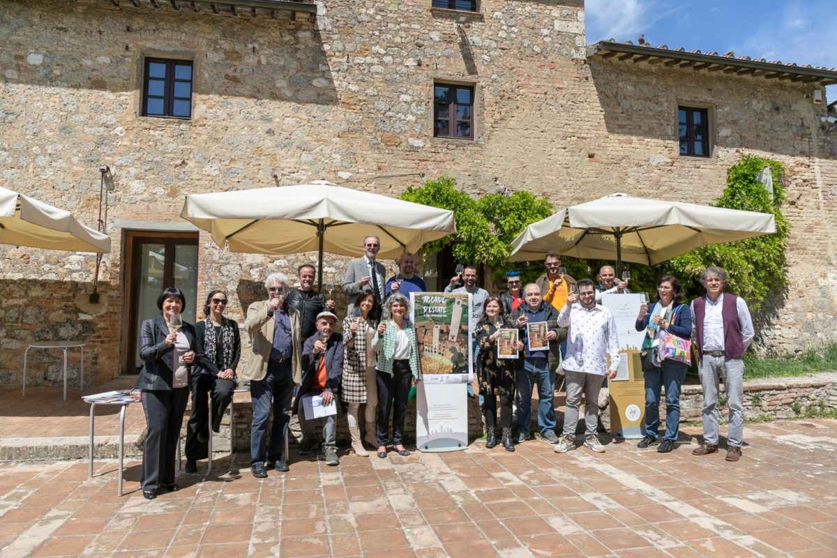 San Gimignano, su il sipario su “Accade d’Estate”: 4 mesi di eventi tra musica, teatro, cinema e rievocazioni storiche