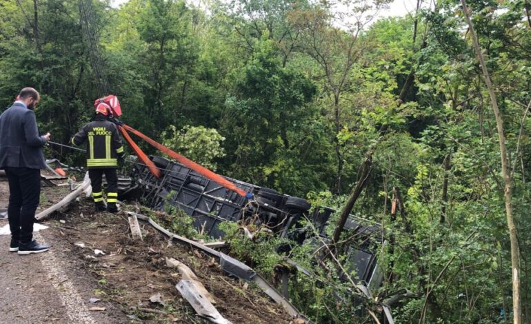 Guida turistica morì trafitta dal guard rail sulla Siena – Firenze, condannato a tre anni autista bus