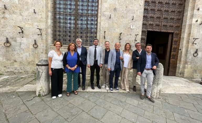 Siena, la giunta si presenta. Pagni: “Serve un dirigente per il bilancio”. Magi vuole rivedere il sistema della differenziata