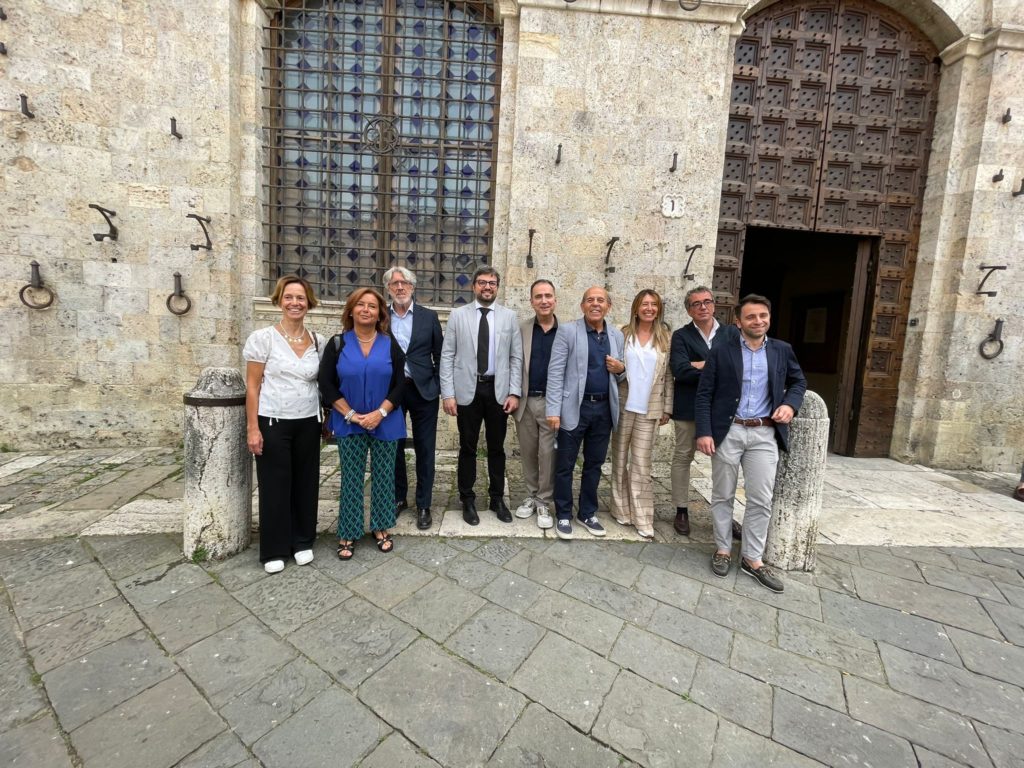 Siena, la giunta si presenta. Pagni: “Serve un dirigente per il bilancio”. Magi vuole rivedere il sistema della differenziata