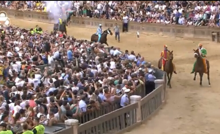 Palio, la Chiocciola vince la prima prova