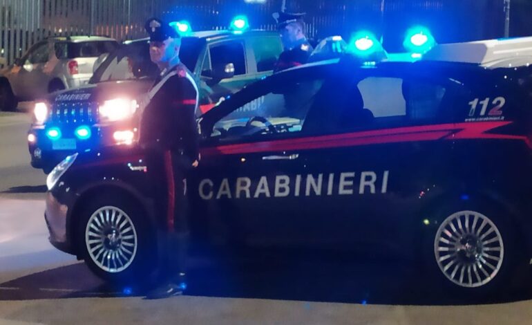 Sono a bordo di un’auto rubata con la droga: vengono denunciate e danno in escandescenza. “Sembravano Thelma e Louise”