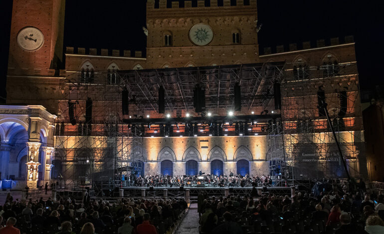 Siena cornice perfetta del grande Concerto per l’Italia dell’Accademia Chigiana: in Piazza per la prima volta il maestro Gatti con il Maggio Musicale Fiorentino