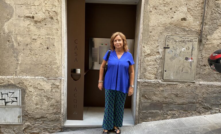 Aperto il nuovo fontanello in via Fontebranda. Barbara Magi: “Una soluzione per l’ambiente”