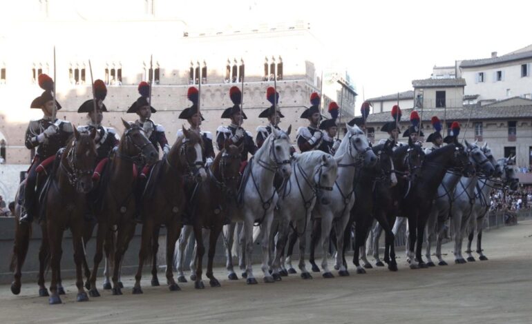 Palio, prova generale senza i carabinieri a cavallo