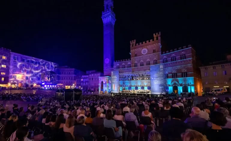 “Concerto per l’Italia” in Piazza del Campo a Siena diretto da Daniele Gatti