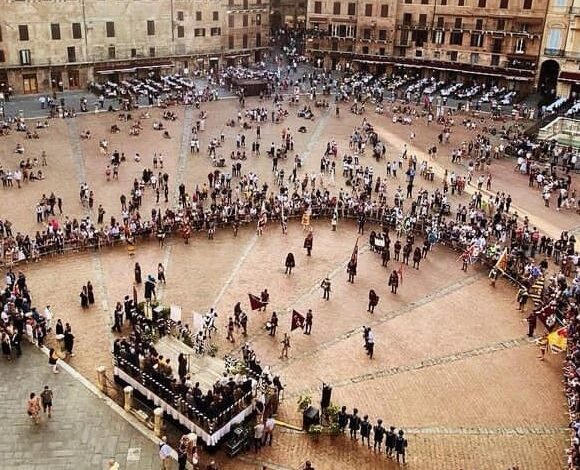 Palio di Siena, il sindaco Fabio ha consegnato il Masgalano 2023 alla Contrada della Torre