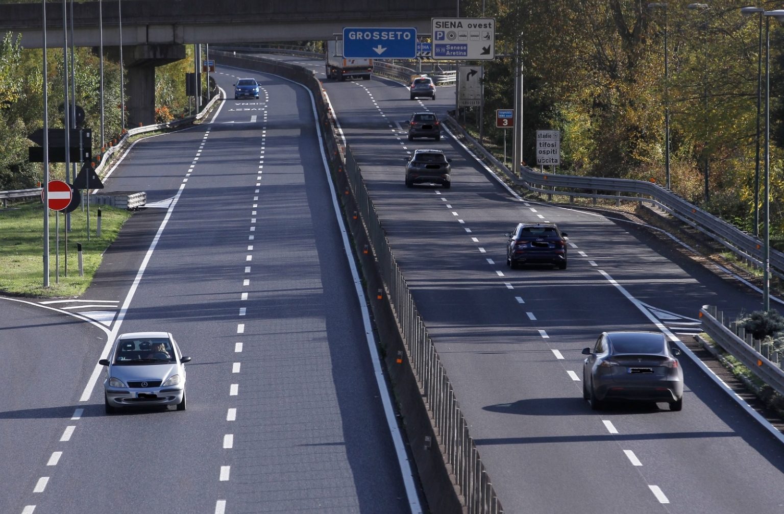 Siena – Firenze, nuovo incidente: tamponamento tra auto, due feriti