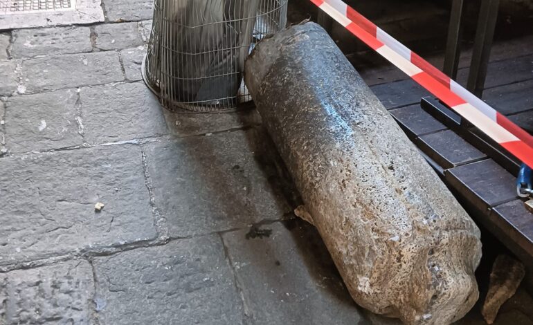 Siena, camioncino si sfrena ed abbatte un colonnino