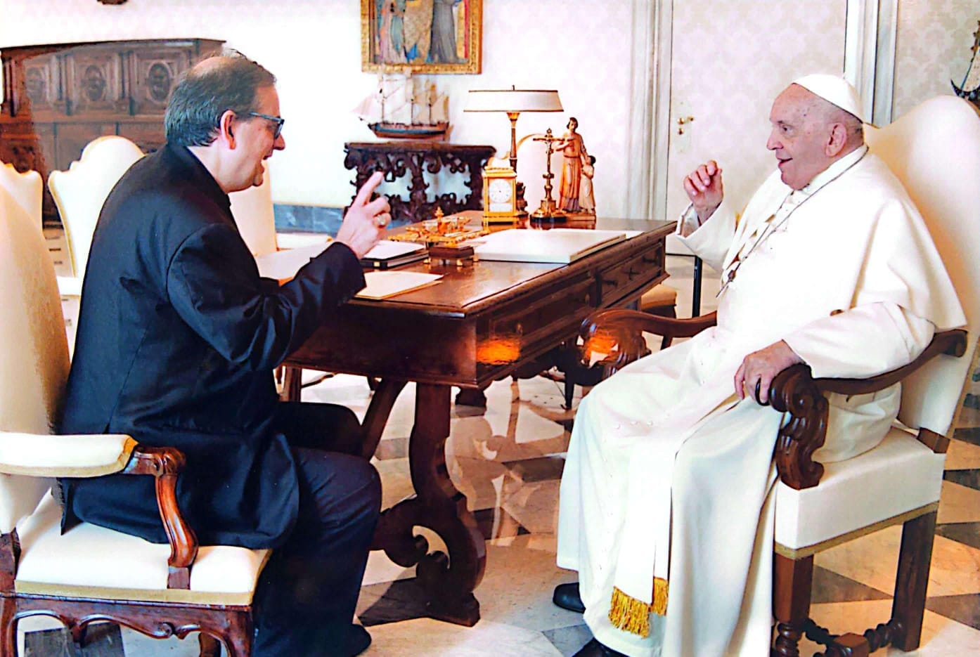 Il cardinale Lojudice in udienza dal Papa con i vescovi toscani per la vista ad limina