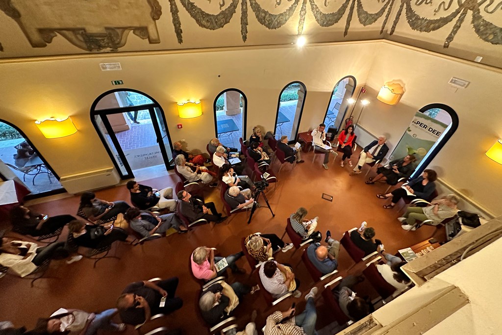 APERIDEE A SAN GIMIGNANO, TRA MODE E ESIGENZE CONTRAPPOSTE