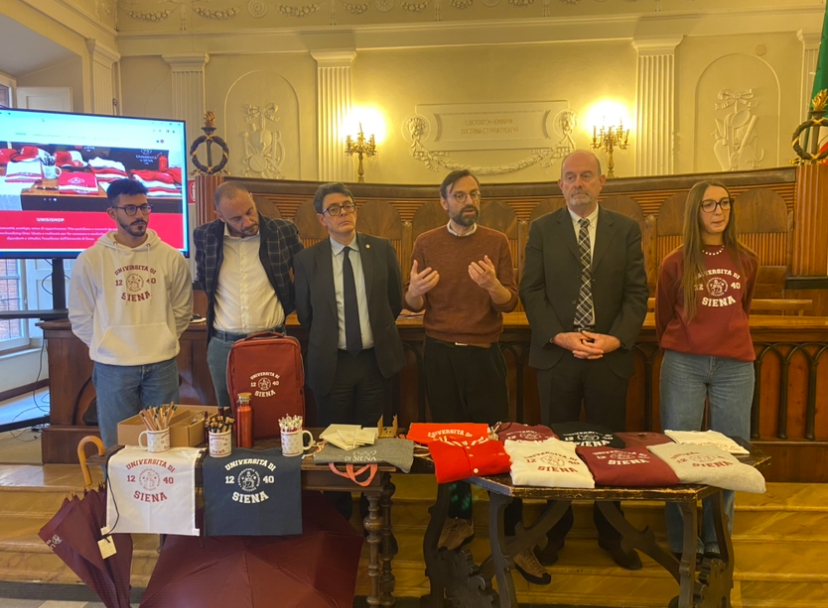 Rinnovata la linea di merchandising dell’università: abbigliamento, oggettistica e accessori nel segno della sostenibilità