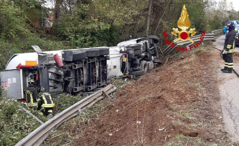 Incidente camion Gpl, viabilità ripristinata