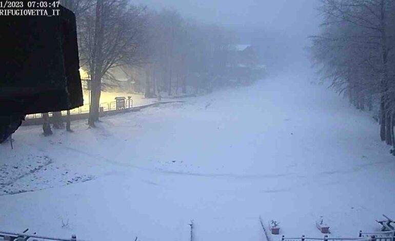 Meteo, l’Amiata si risveglia sotto la neve. Arriva il freddo su Siena e provincia