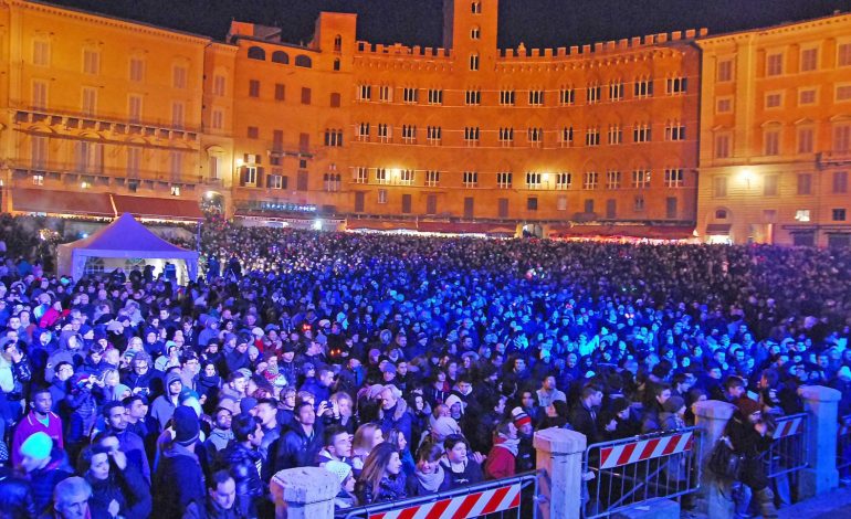 Capodanno a Siena, vietati i contenitori in vetro o metallo per il consumo di bevande