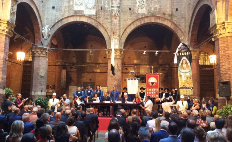 Palio di Siena, nominati gli artisti per i drappelloni 2024