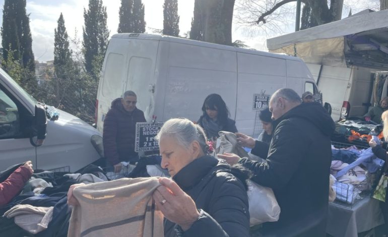 Legge sulla concorrenza, gli ambulanti contro Mattarella: “Ci lascia basiti, le sue parole sono una spada di Damocle”