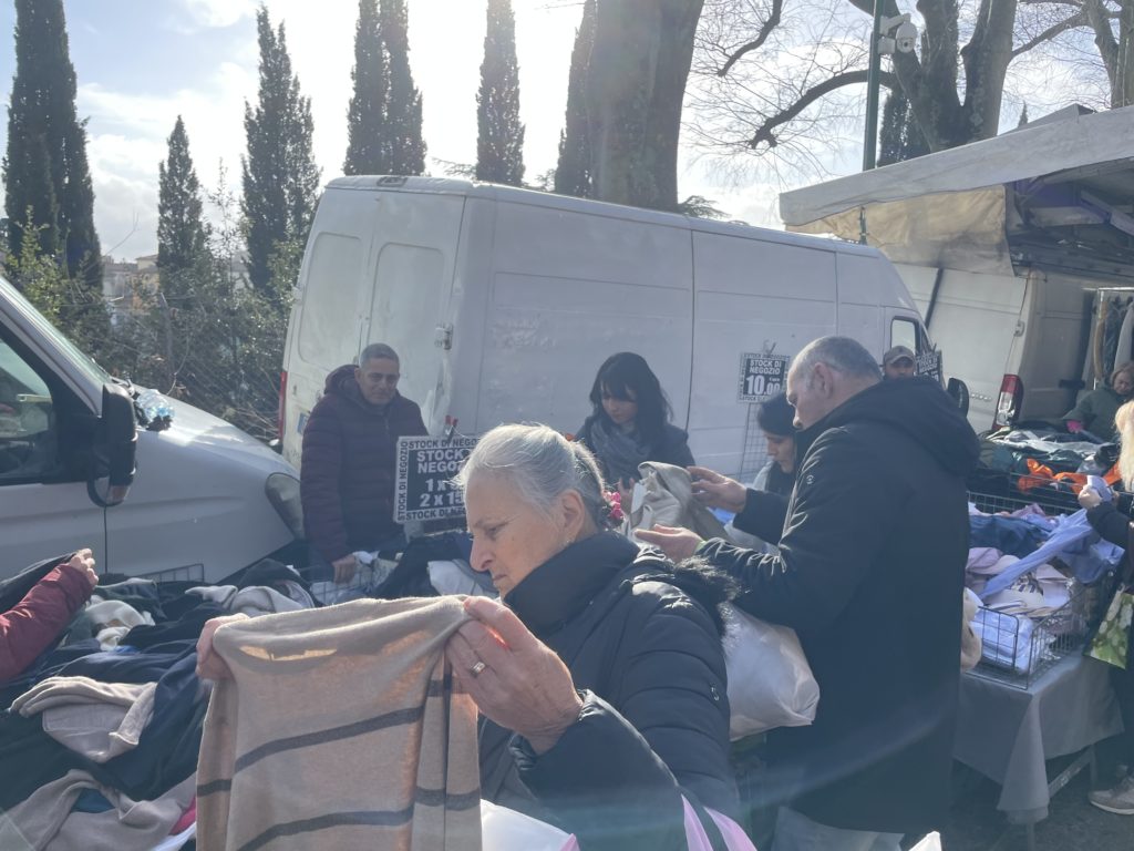 Legge sulla concorrenza, gli ambulanti contro Mattarella: “Ci lascia basiti, le sue parole sono una spada di Damocle”