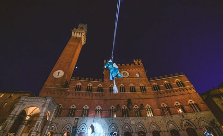 La Befana dei Vigili del Fuoco torna in Piazza del Campo a Siena