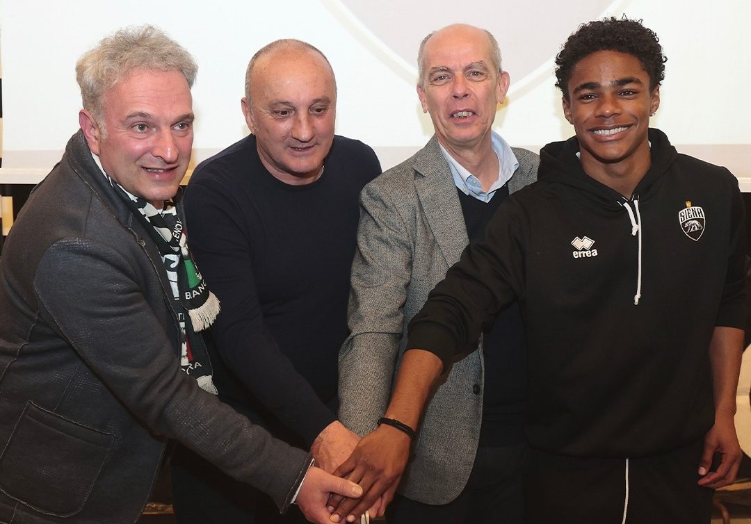 Accoglienza da sogno per il Siena Fc nella Contrada della Lupa. Il priore Piperno: “Fondamentale legare la squadra con la città”