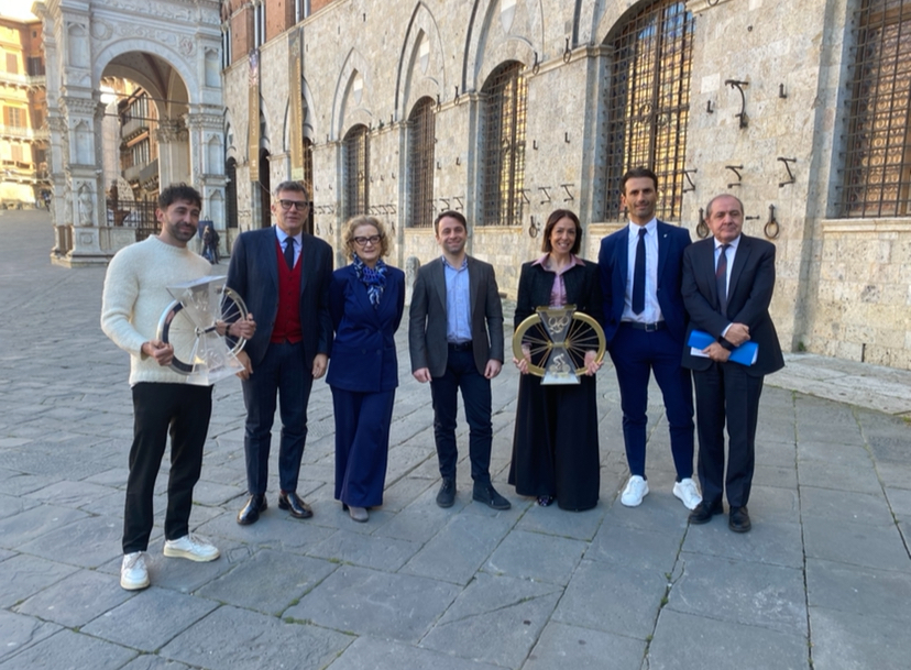 Al via la Strade Bianche 2024 con il nuovo percorso di 215 km. Presenti Pogacar e Van Aert