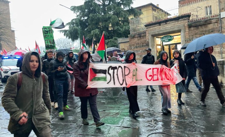 Cortei pro Palestina, cariche a Pisa e Firenze, Di Pietra: “Condanna e sconcerto per le violenze”