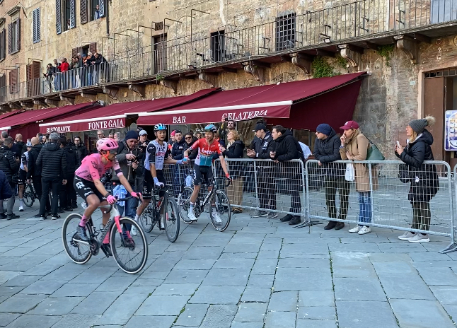 Boom di turisti per Strade Bianche 2024: tutto esaurito in alberghi e ristoranti