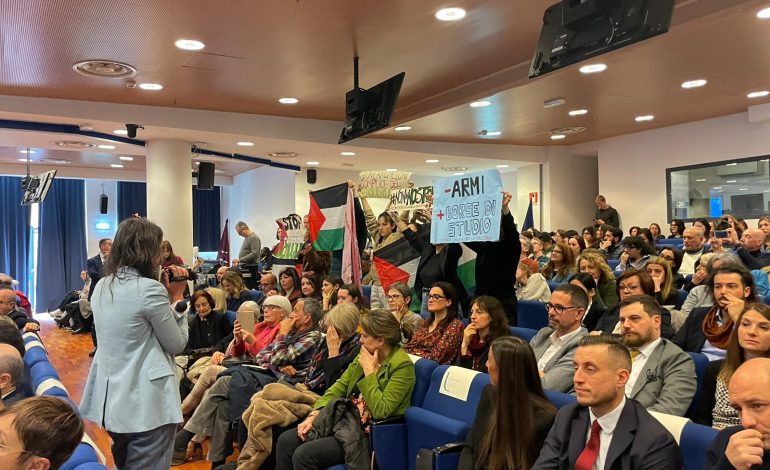 Israele-Palestina, l’Università per Stranieri: “Qui si costruisce il pensiero critico. Montanari non si confronta con chi sa usare solo insulti e menzogne”