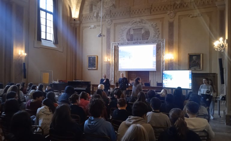 “#cresciconsapevole”: il progetto della Polizia di Stato rivolto ai giovani studenti del liceo delle scienze umane ed economico sociale