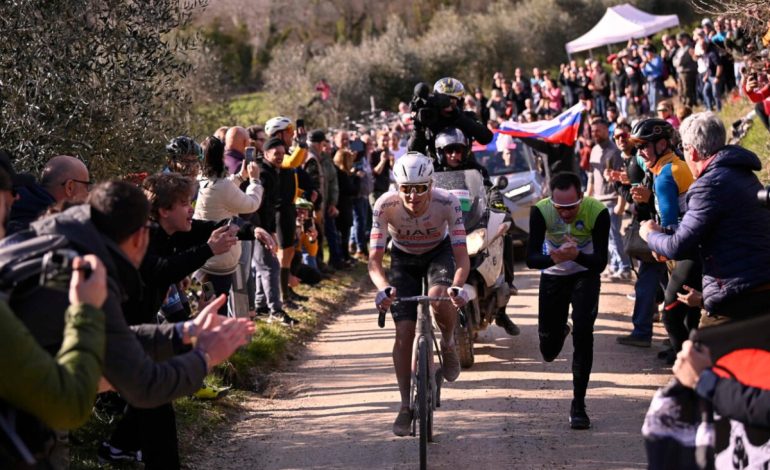 Tadej Pogačar trionfa alla Strade Bianche 2024