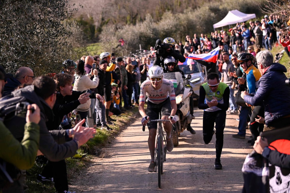 Tadej Pogačar trionfa alla Strade Bianche 2024