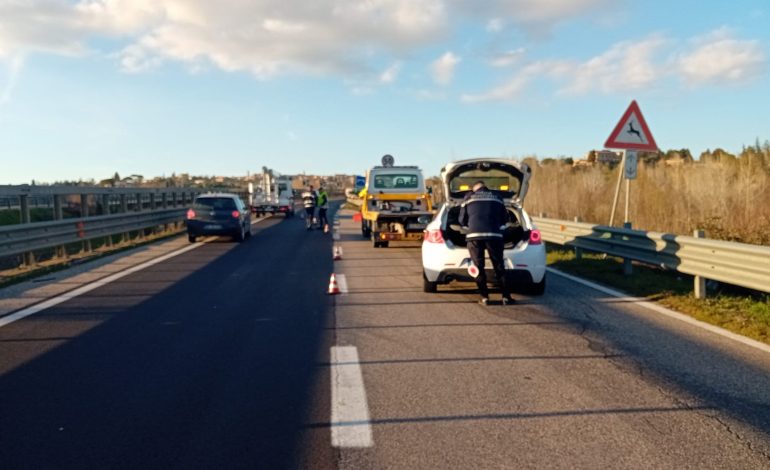 Incidente sulla Siena-Grosseto, ferito un motociclista, traffico rallentato