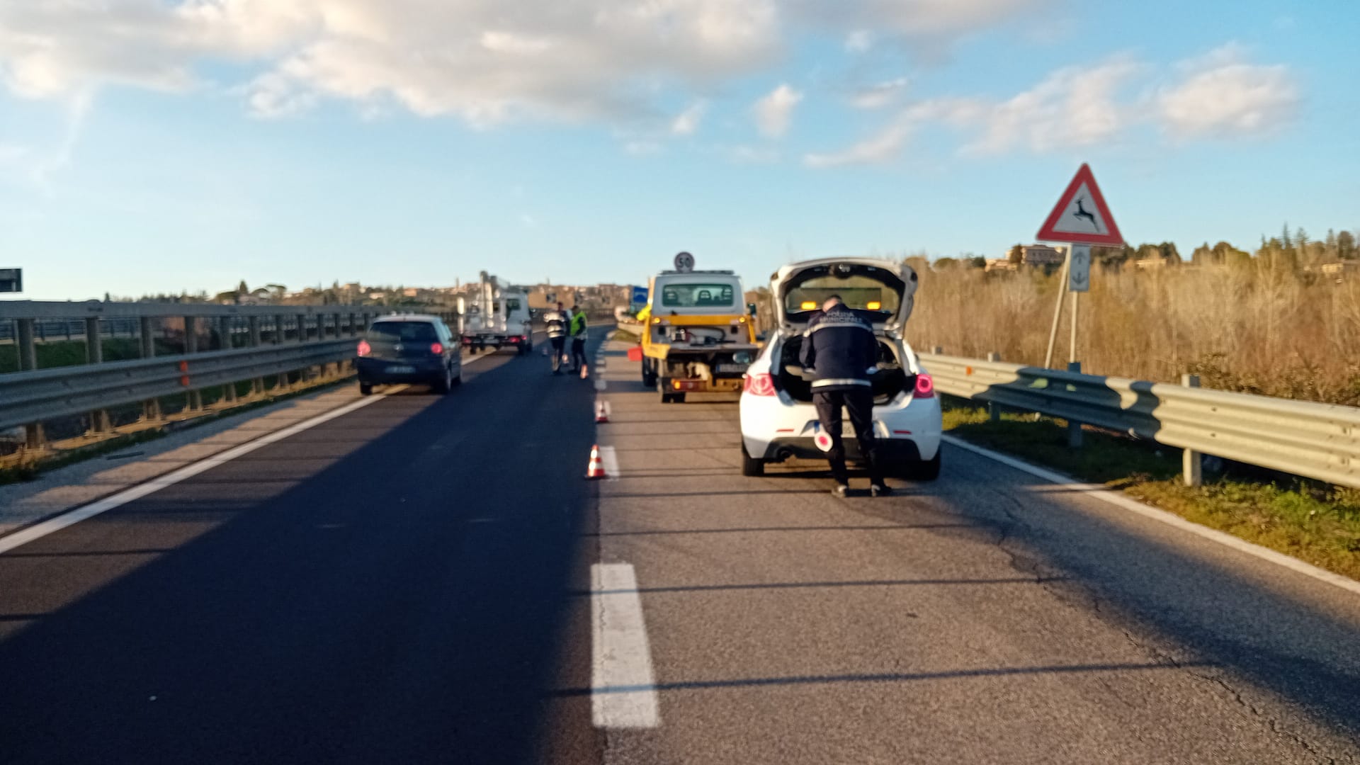 Incidente sulla Siena-Grosseto, ferito un motociclista, traffico rallentato