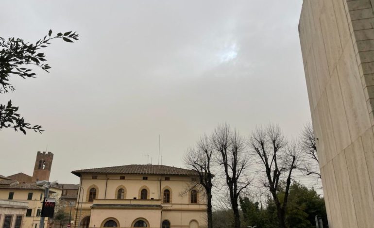 Perché il cielo era giallo? Ecco cosa è accaduto a Siena