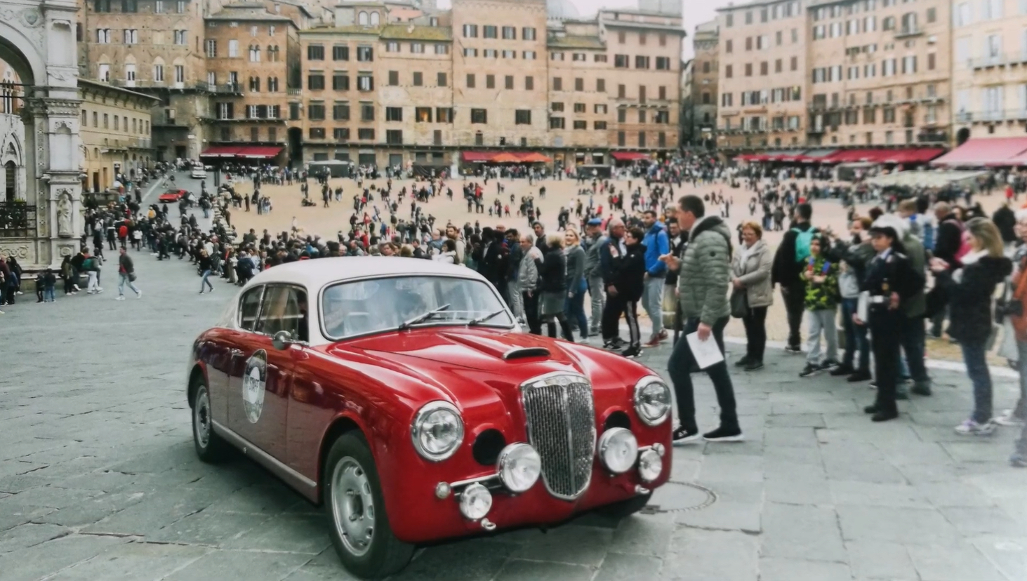 Oltre settanta auto storiche a Siena nel weekend per la ventisettesima rievocazione della Coppa Toscana