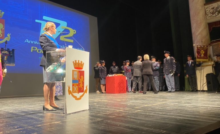 La polizia celebra i suoi primi 172 anni, a Siena aumentano arresti e denunce di minori. Il saluto del questore alla città è un appello al sindaco: “Si lavori per la nuova questura”