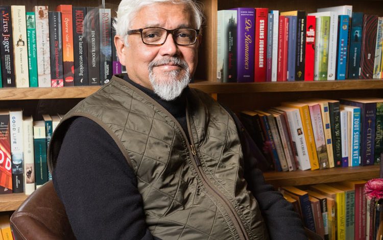 L’Università di Siena conferirà la laurea ad honorem in Lettere Moderne a Amitav Ghosh