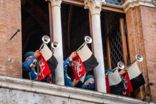 Giraffa, Nicchio e Onda sono le Contrade estratte per il Palio di Siena del 2 luglio 2024